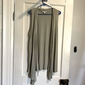 Sleeveless flowing vest